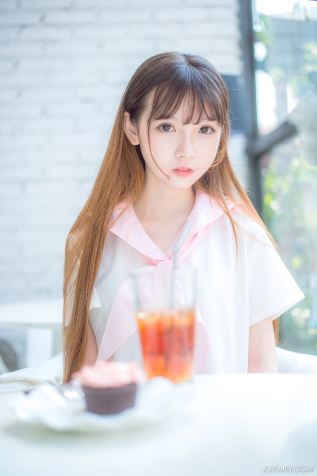 我说:”怕什么,风头早过去了。你以为咱们警察真那么关心破案啊,大部分案子都是顺便破的,比如说抓住一个街上偷东西的,结果审出来杀了人。一般杀人的案子都是这么破的。”——韩寒《一座城池》